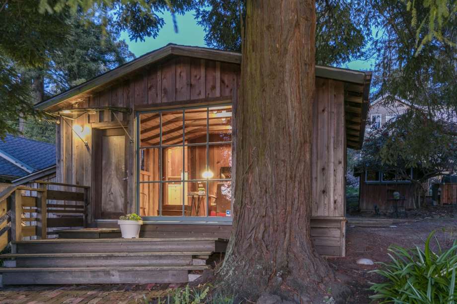 08111 920x920 Romantic Berkeley cabin thats 640 square feet draws more than 200 at first open house