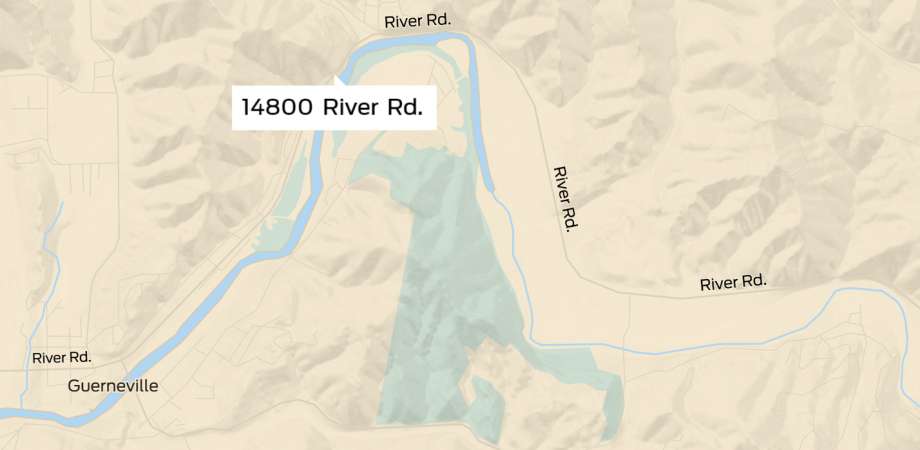 153a6 920x1240 People are flying in from across the country to look at this $99K Russian River house