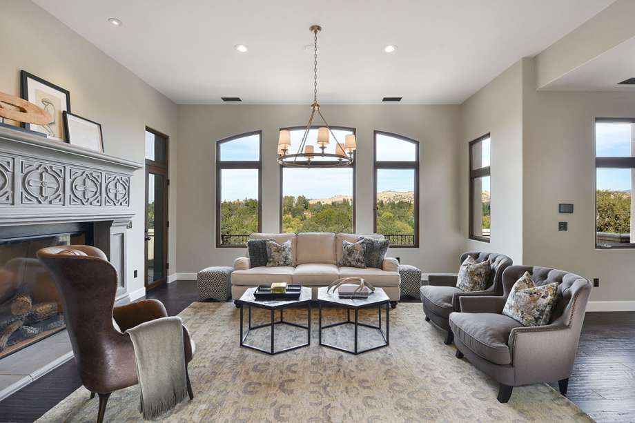 2dbe7 920x920 Steph Currys East Bay estate is back on the market with lower price