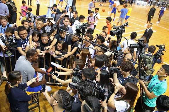 2debc premium landscape Golden State Warriors shooting to join worlds sports elite