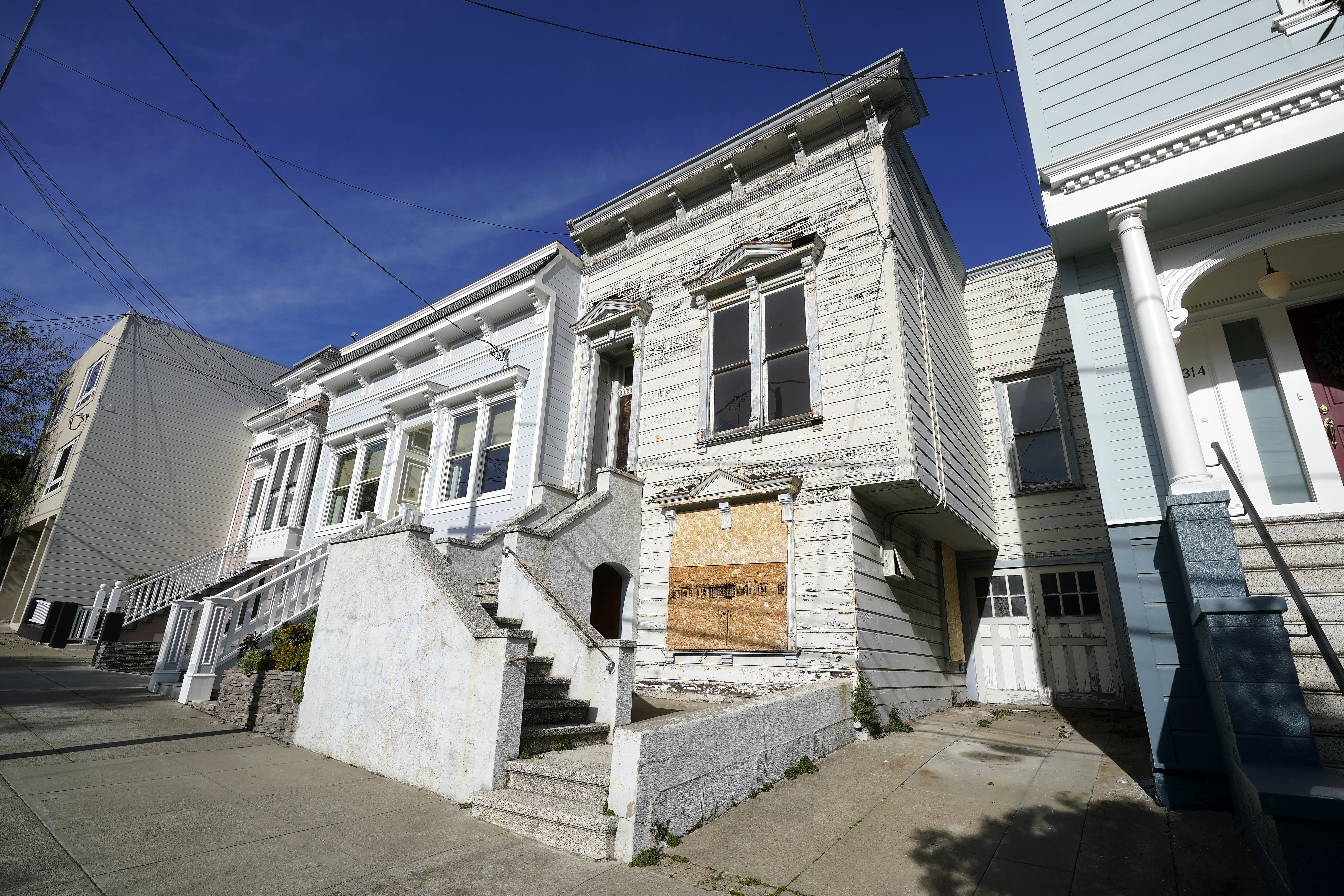 41c77 AP 22014768700389 Median San Francisco Home Price Down Recently, But Up Compared to Last Year