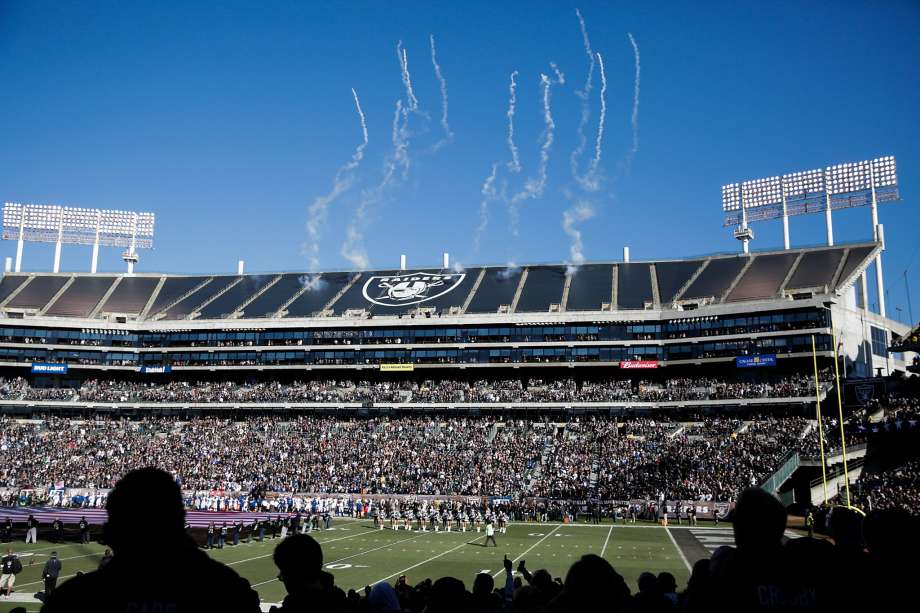 46843 920x1240 If Raiders go to Vegas, Oakland could win financially