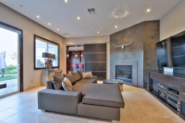 4a6bc second lving room 600x400 SF 49er Colin Kaepernick Selling his Bay Area Home For $2.9M