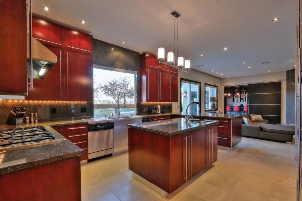 4cc5b kitchen2 600x400 SF 49er Colin Kaepernick Selling his Bay Area Home For $2.9M