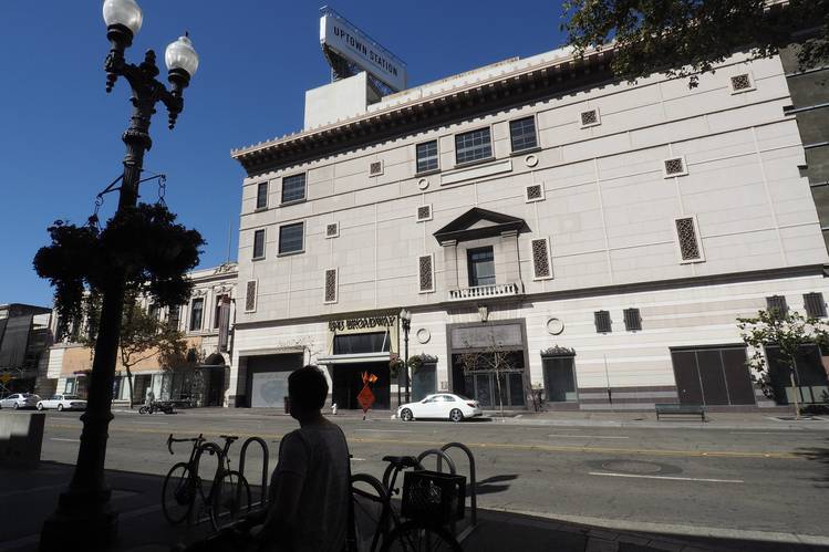 5dc35 BN KV430 1020oa P 20151020101232 Tech Firms Spy New Bay Area Frontier: Oakland
