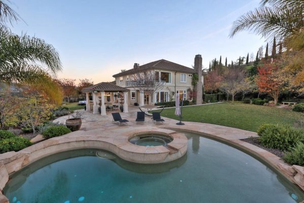 683e3 view ofpool 600x401 SF 49er Colin Kaepernick Selling his Bay Area Home For $2.9M