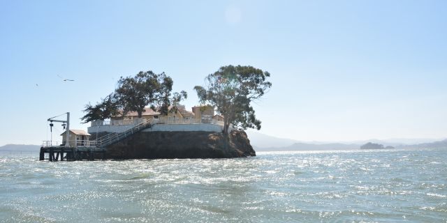 69593 DSC 0186 San Francisco area lighthouse offering couple $130G to operate island inn