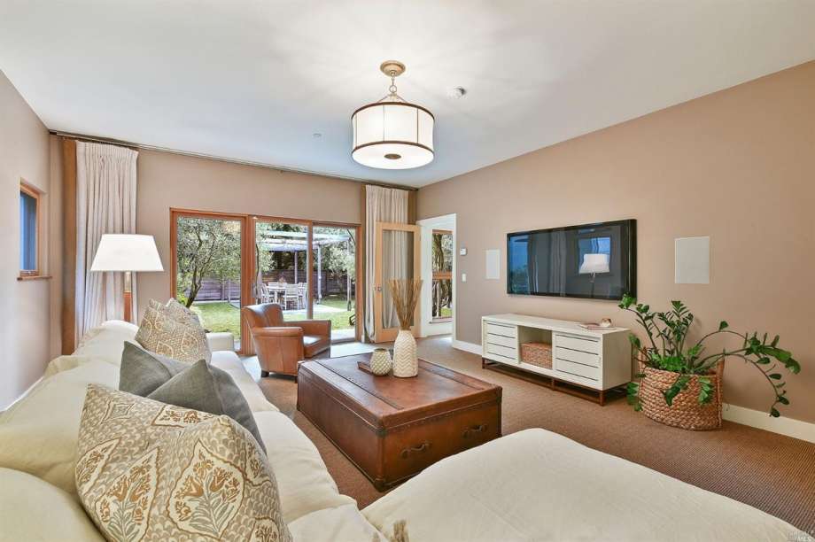 86942 920x920 Mill Valley estate on nearly eight acres asks $6 million