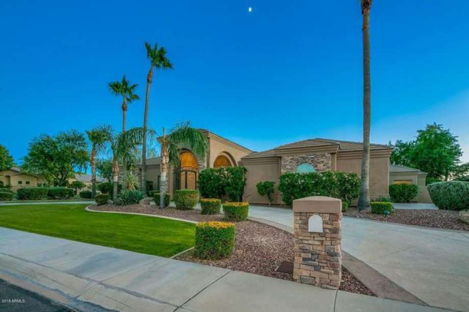 939c6 920x920 San Francisco Giants Star Brandon Crawford Selling Scottsdale Home for $1.5M