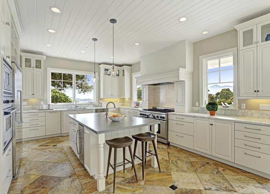 a8efd 920x920 Palatial San Rafael property with endless bay views