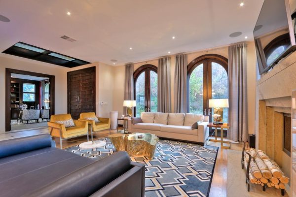 a96d9 livingrom3 600x400 SF 49er Colin Kaepernick Selling his Bay Area Home For $2.9M