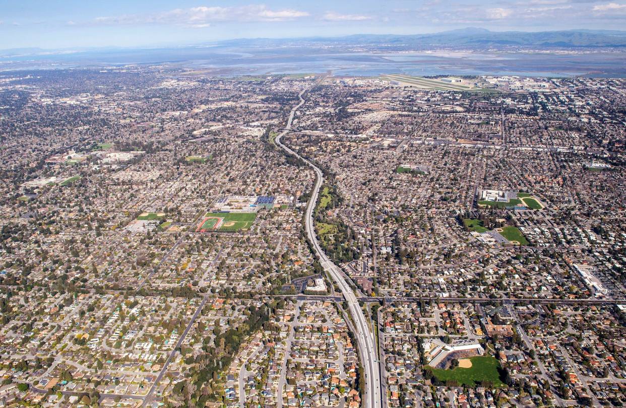 ad617 MI CS281 RENTfr GR 20161018181437 A New Real Estate War in Silicon Valley   WSJ