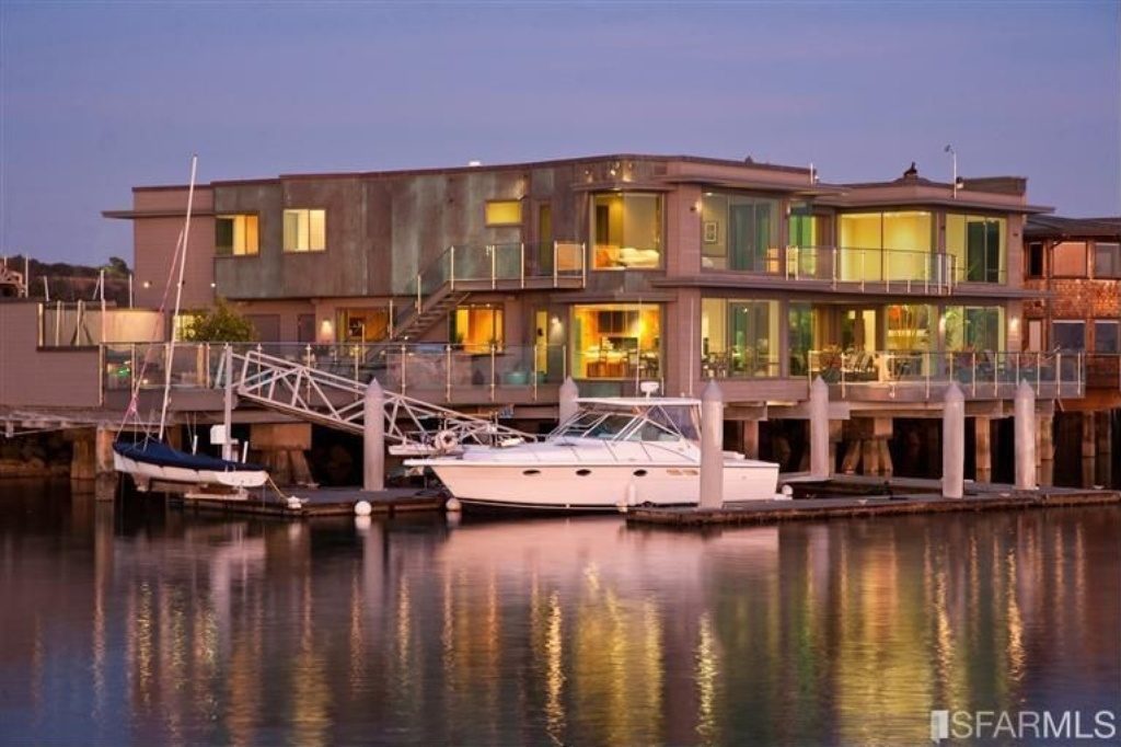 cbac8 IS 1tuppd7gl5efx Marshawn Lynchs Bay Area Mansion Is the Most Lavish NFL Player House