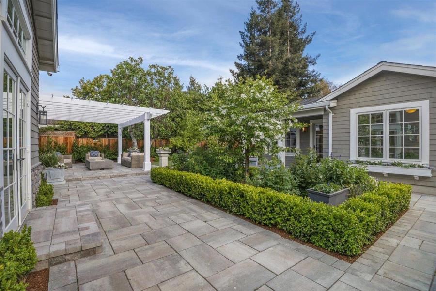 d0987 Compass Sleeper Ave11 Another Bay Area home just sold for $1 million over asking price – and it won’t be the last