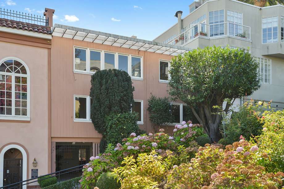 d5762 920x920 Iconic pink duplex on Lombard has history and seven parking spaces for $5.375M