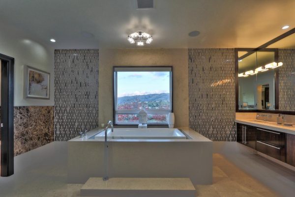 d59f1 bathroom 600x401 SF 49er Colin Kaepernick Selling his Bay Area Home For $2.9M