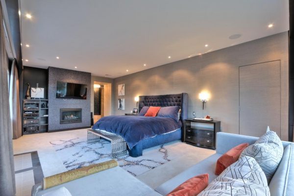 d59f1 masterbedrooom 600x400 SF 49er Colin Kaepernick Selling his Bay Area Home For $2.9M