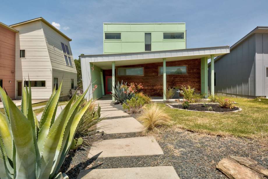 da78e 920x920 For the price of one SF home, you could buy 12 in Philadelphia