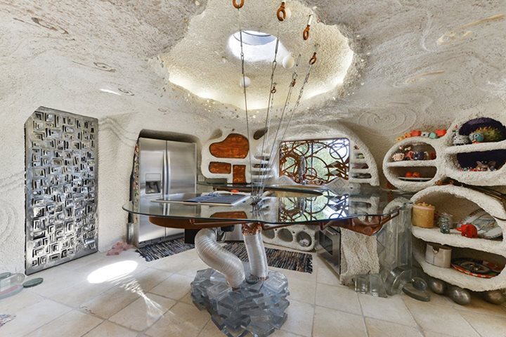 e29f8 11949351 851167274967133 619948897015675341 n That Flintstone House in the San Francisco Bay Area is up for sale