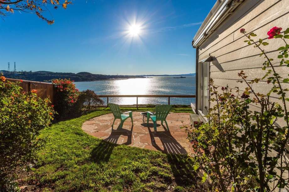 f1d68 920x920 Snag a home on an overlooked stretch of Bay Area shoreline for $635,000